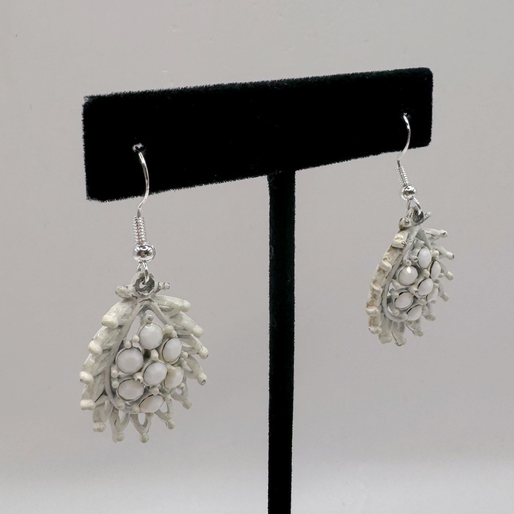 VINTAGE White Crystal Teardrop Dangle Earrings